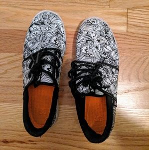 DC skate shoes